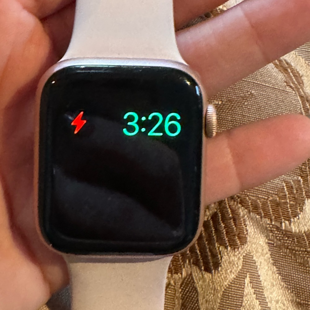 Apple Watch Series 5, Gold Aluminum Case 44mm